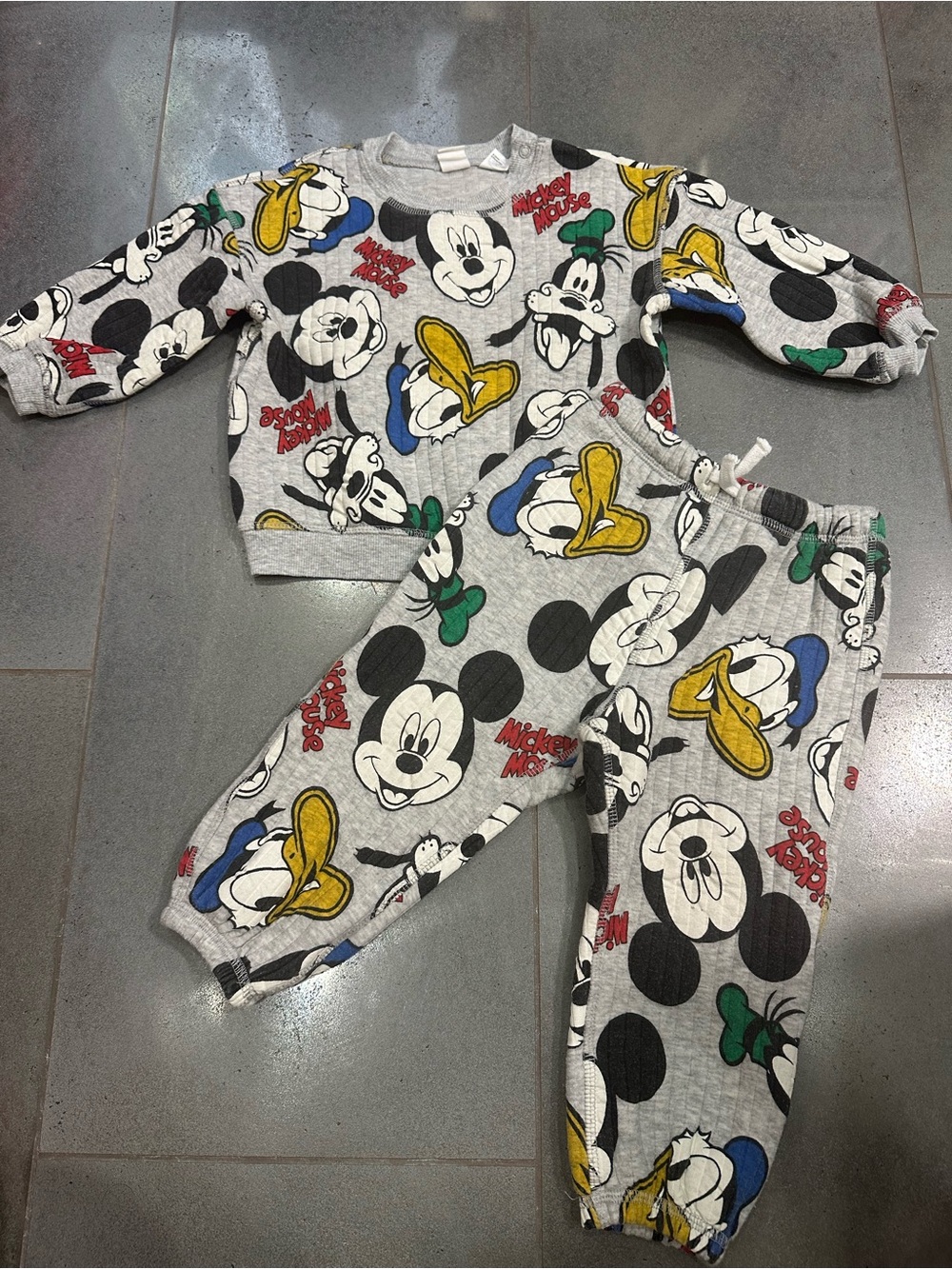 H&M 2t Mickey Mouse Quilted Wide Ribbed Sweatshirt Jogger Outfit Bundle Set